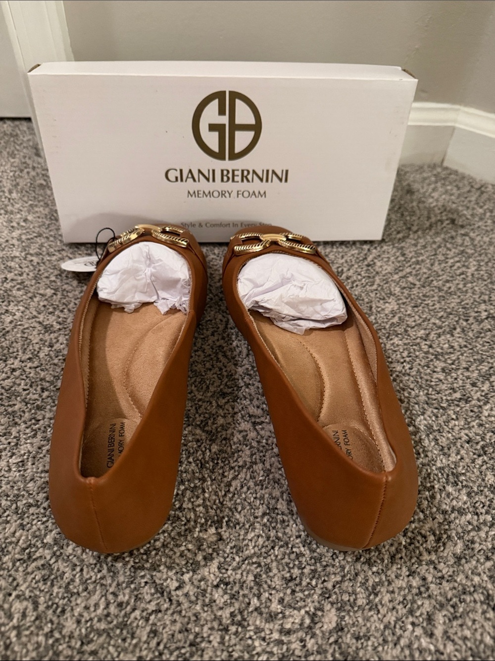 Giani Bernini Cognac Brown Slip-On Flats with Gold Chain Accent - Picture 3 of 5